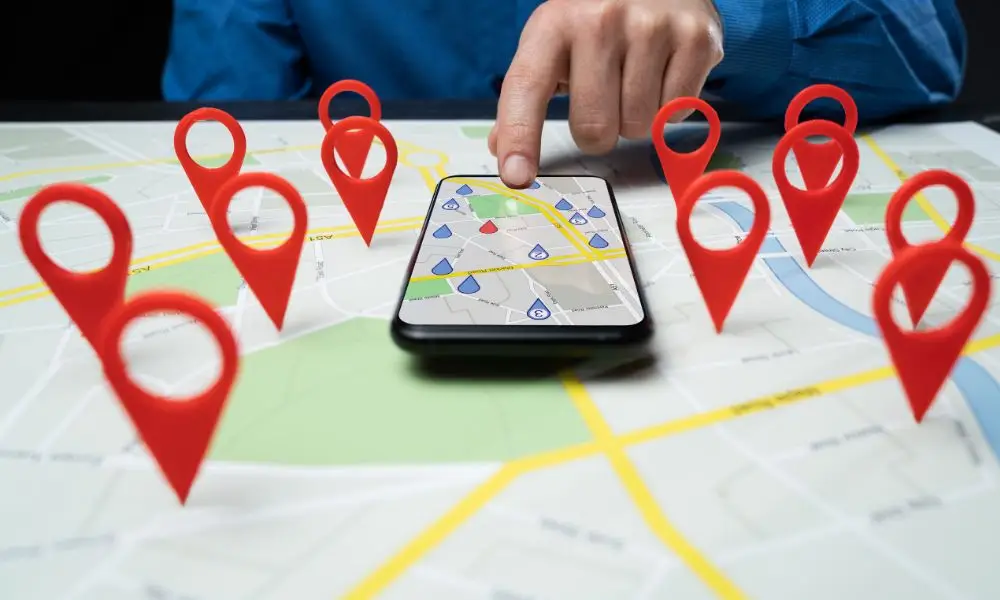 person searching for services on a virtual map near them using Houston PPC